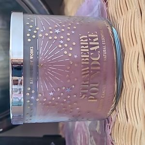 Bath & Body Works Strawberry Pouncake Candle
